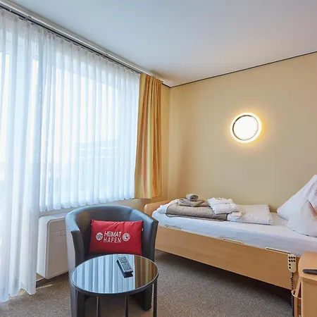 מלון Strandwetter Duenenhotel בורקום