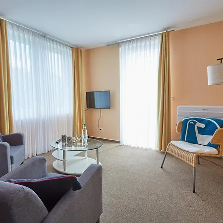 מלון Strandwetter Duenenhotel בורקום